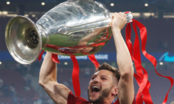 لاعب ليفربول الإنجليزي السابق لالانا يعلن اعتزاله كرة القدم